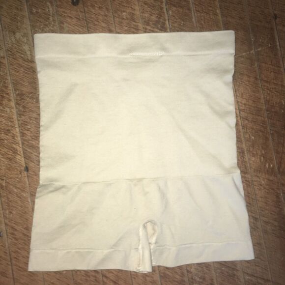 Rene Ruiz nude M shapewear bike shorts - Picture 3 of 3